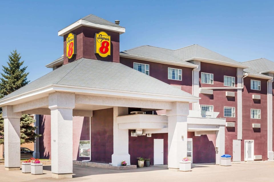 Super 8 By Wyndham Saskatoon Near Saskatoon Airport Hotel in Saskatoon