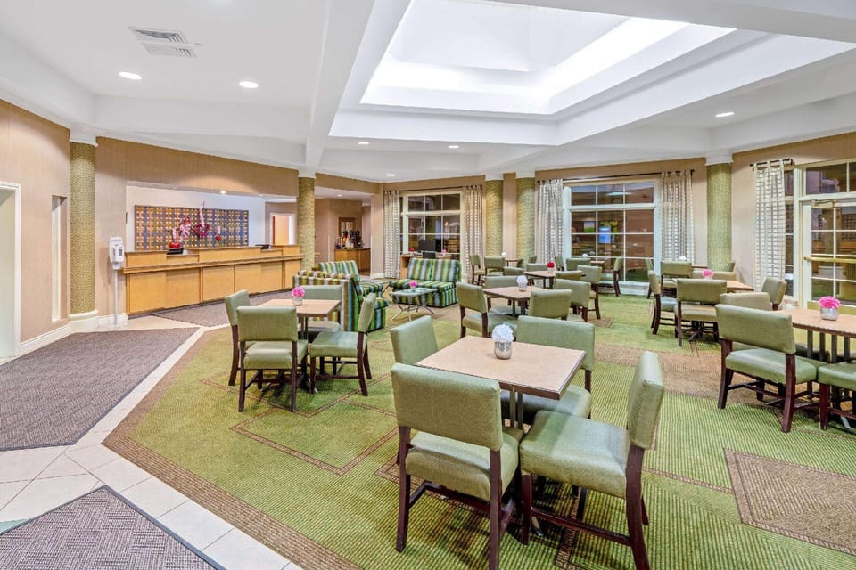 La Quinta Inn & Suites by Wyndham Salt Lake City Airport Hotel in Salt Lake City