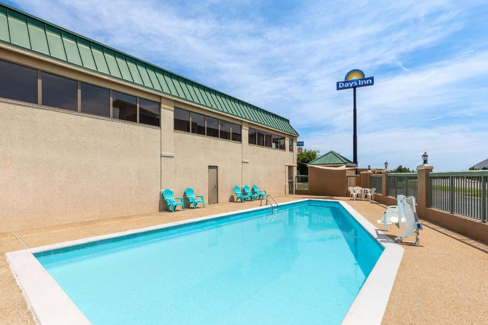 Days Inn by Wyndham Clarksville North Hotel in Clarksville