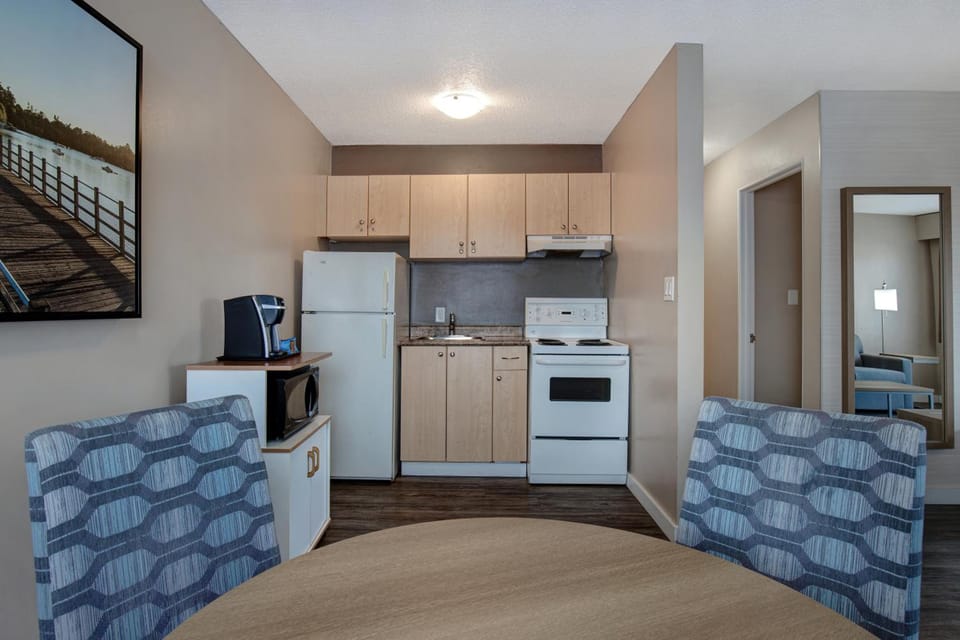 Days Inn by Wyndham Victoria Uptown Hotel in Victoria