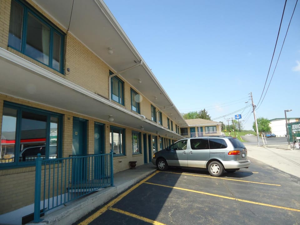 Budget Host Inn Somerset Motel in Somerset