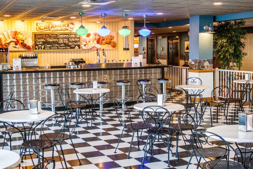 Blue Gate Garden Inn Hotel in Shipshewana