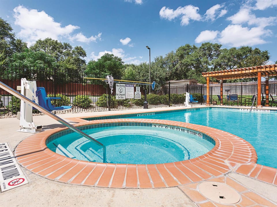 La Quinta Inn & Suites by Wyndham San Antonio Northwest Hotel in San Antonio