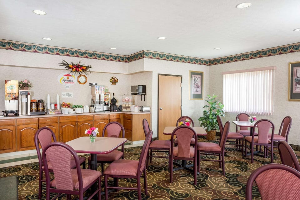 Super 8 By Wyndham Athens Hotel in Ohio