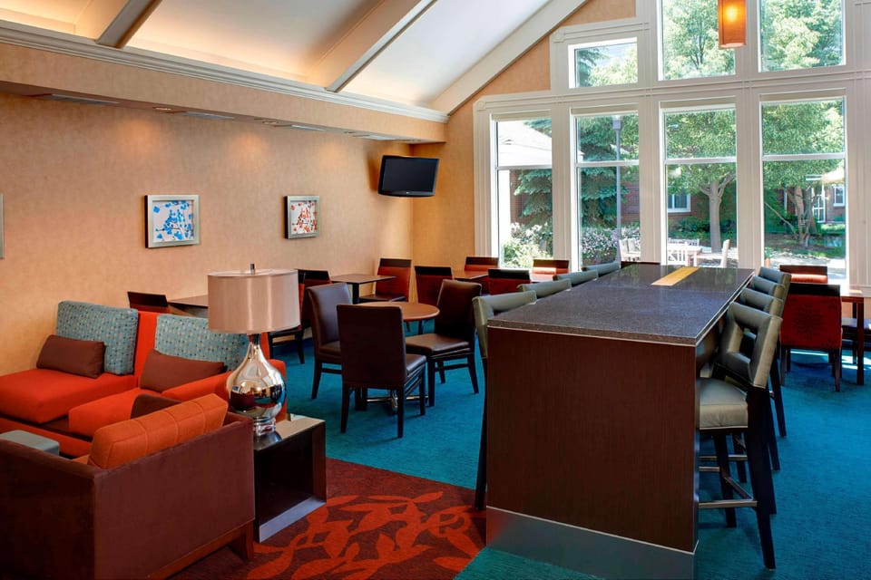Sonesta ES Suites Chicago Waukegan Gurnee Hotel in Gurnee