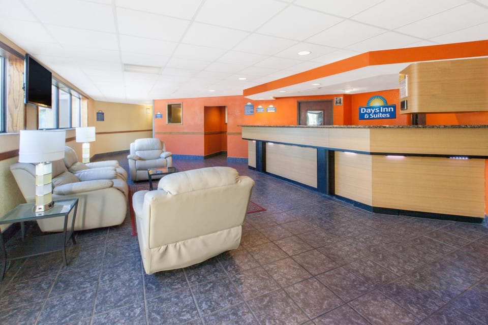 Days Inn & Suites by Wyndham Madison Heights MI Hotel in Madison Heights