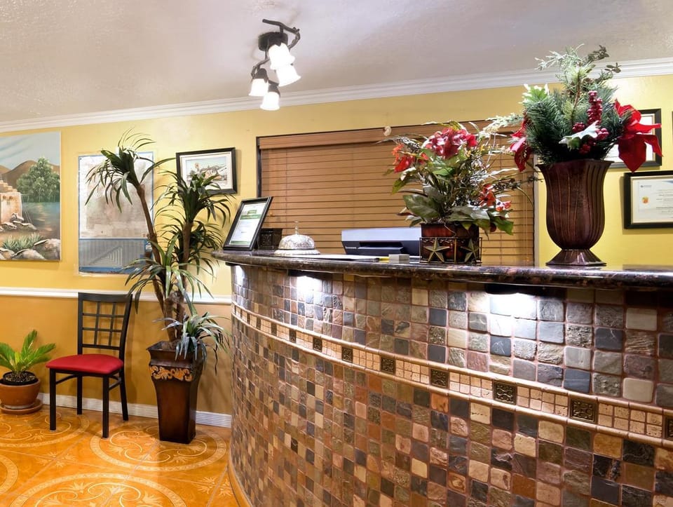 Super 8 by Wyndham Alamogordo/White Sands Hotel in Alamogordo