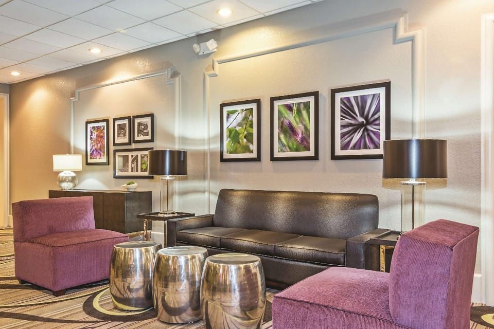 La Quinta Inn & Suites by Wyndham New Orleans Airport Hotel in Kenner