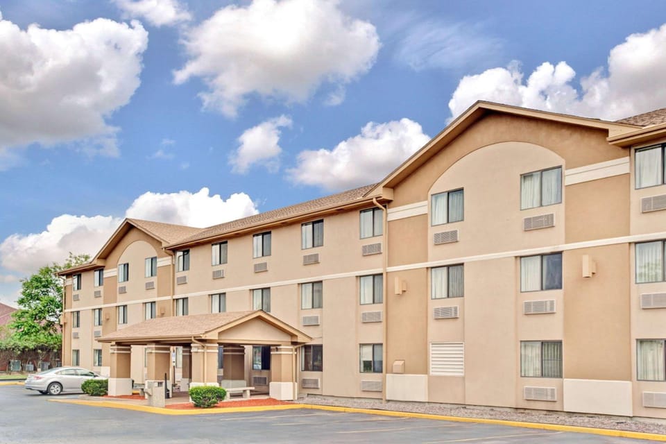 Super 8 By Wyndham Mokena/Frankfort /I-80 Hotel in Tinley Park