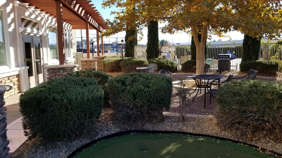 Hawthorn Suites by Wyndham Victorville Hotel in Hesperia