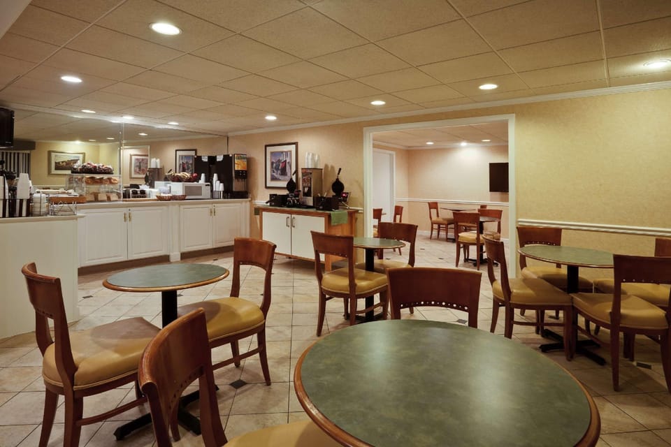 La Quinta Inn & Suites by Wyndham Tampa Fairgrounds - Casino Hotel in Tampa