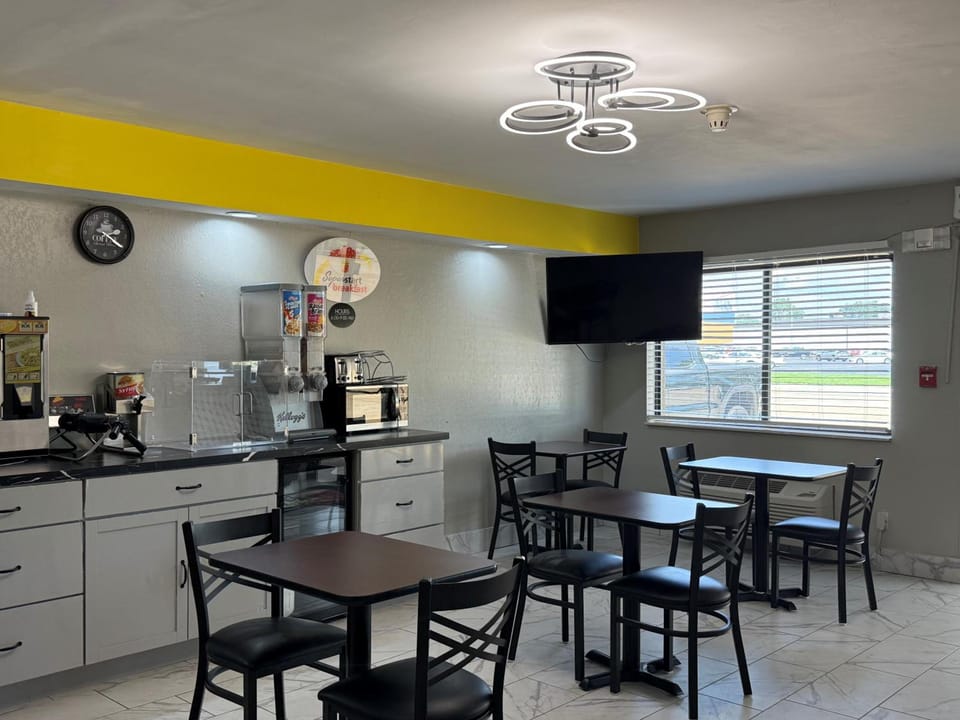 Super 8 By Wyndham Evansville East Hotel in Evansville
