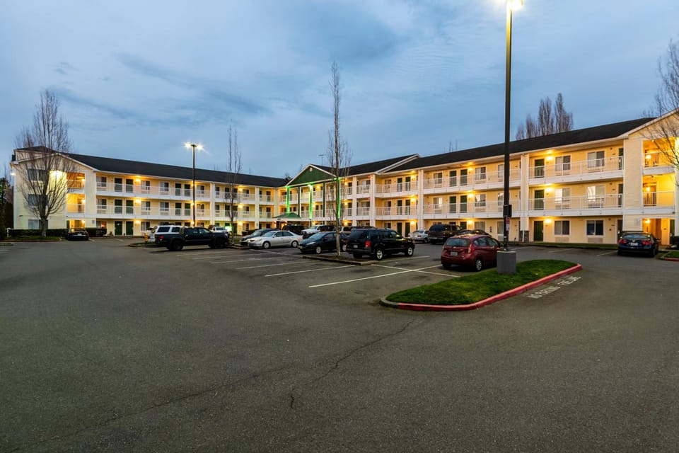 HomeTowne Studios Seattle - Kent/Des Moines Hotel in Des Moines