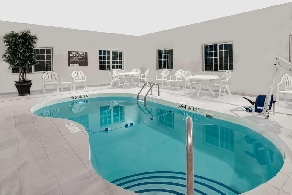 Microtel Inn & Suites by Wyndham Williston Hotel in Williston