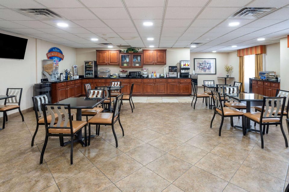 Baymont by Wyndham Savannah South Hotel in Savannah