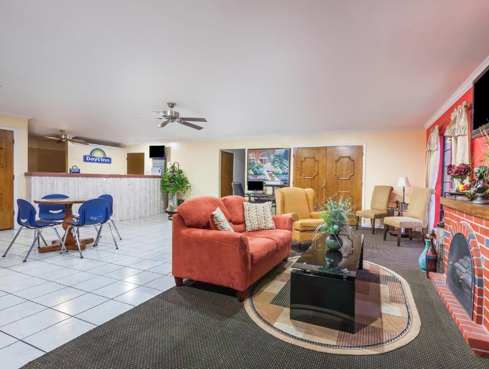 Days Inn by Wyndham Canton Hotel in Canton