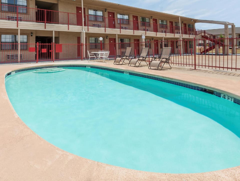 Days Inn by Wyndham Canton Hotel in Canton