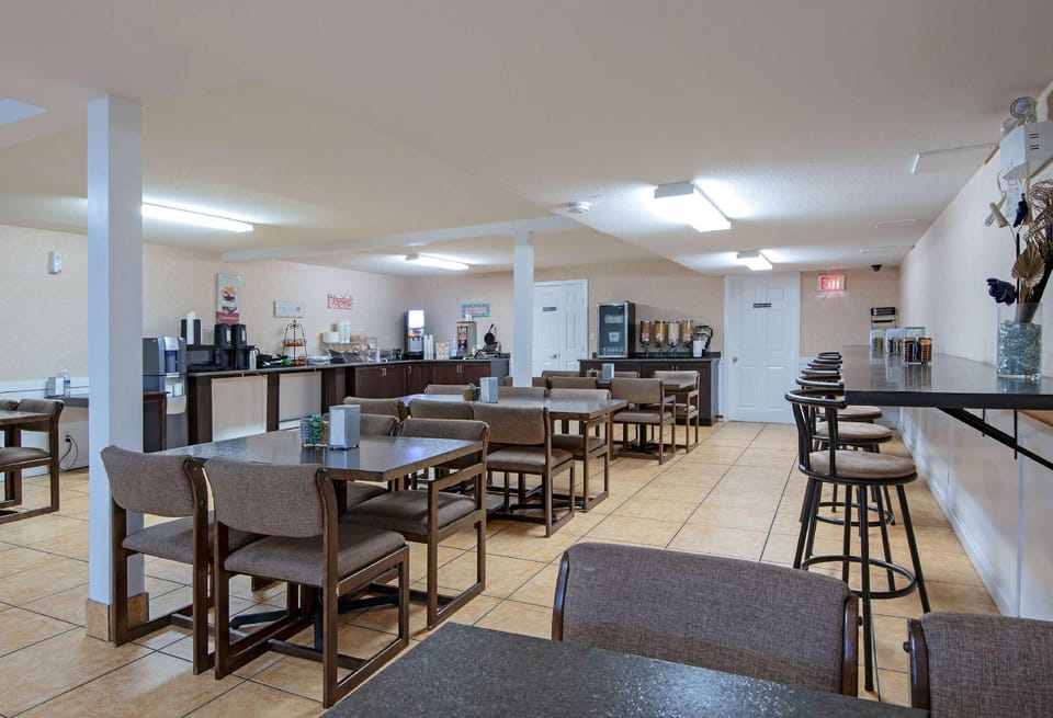 Travelodge by Wyndham Kamloops Mountview Hotel in Kamloops