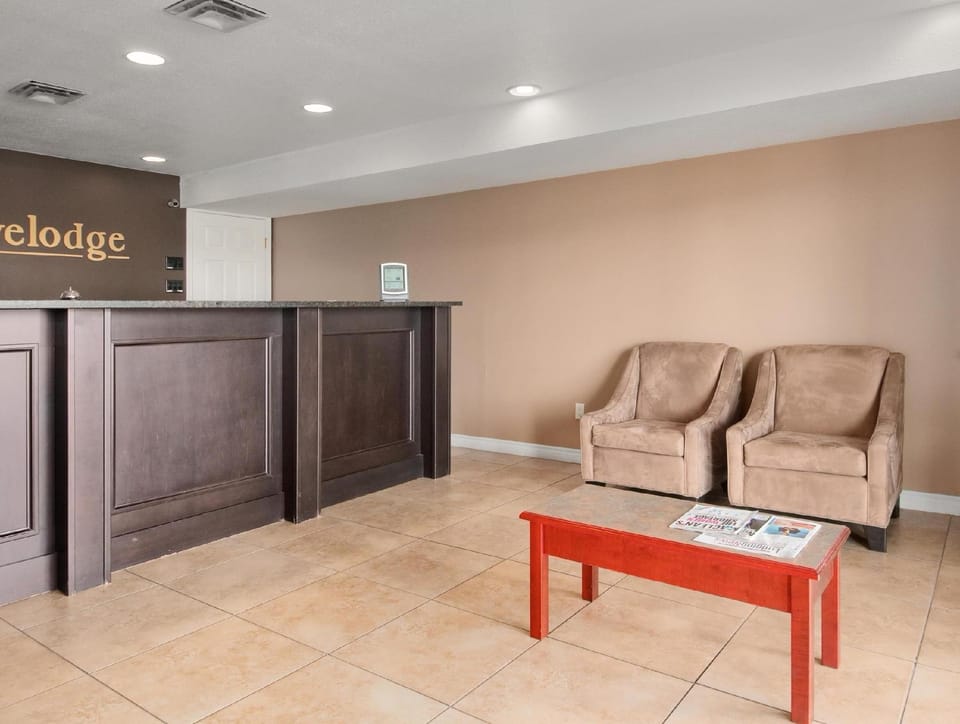 Travelodge by Wyndham Kamloops Mountview Hotel in Kamloops