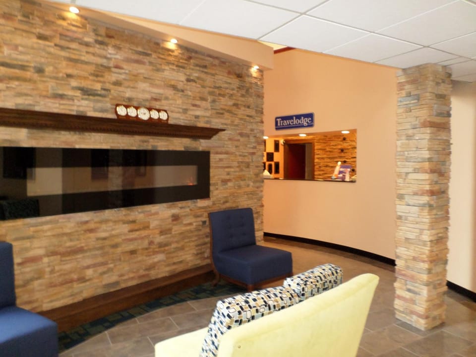 Travelodge by Wyndham Cleveland Lakewood Hotel in Lakewood