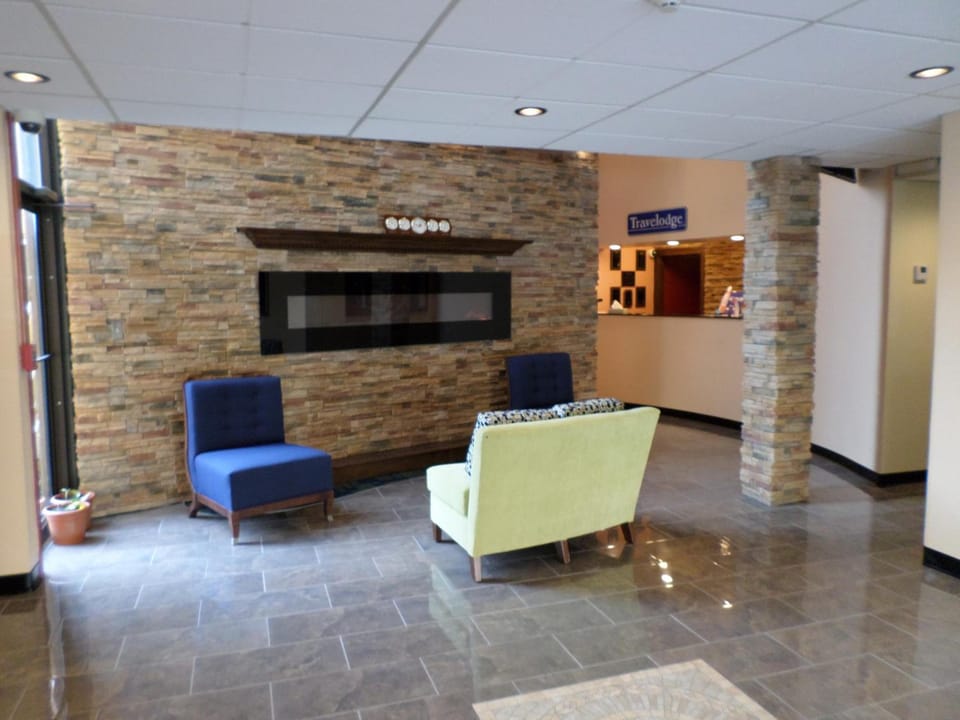 Travelodge by Wyndham Cleveland Lakewood Hotel in Lakewood