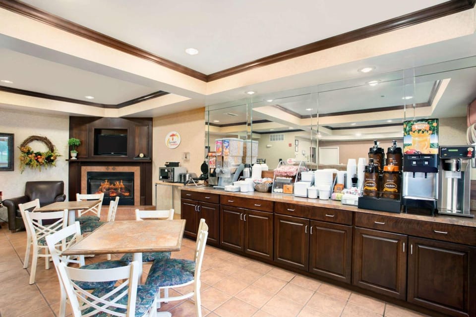 Super 8 By Wyndham Grayville Hotel in Indiana
