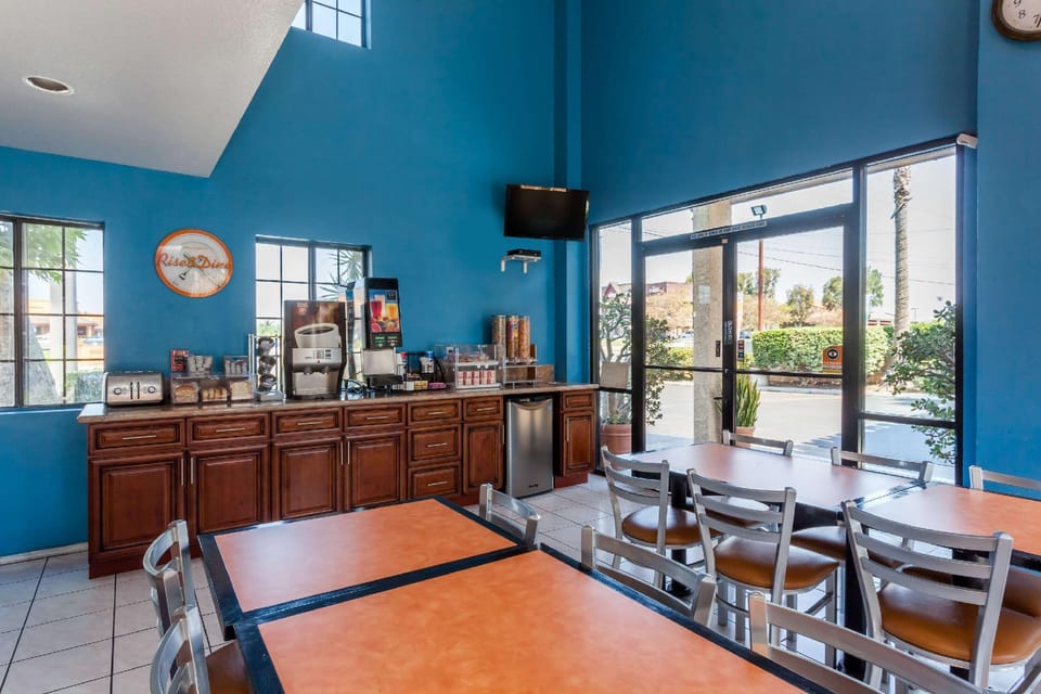 Howard Johnson by Wyndham Norco Hotel in Corona