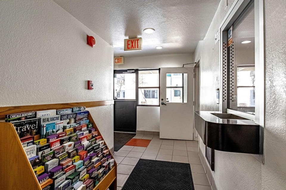 Motel 6 Palatine, IL - Chicago Northwest Hotel in Palatine