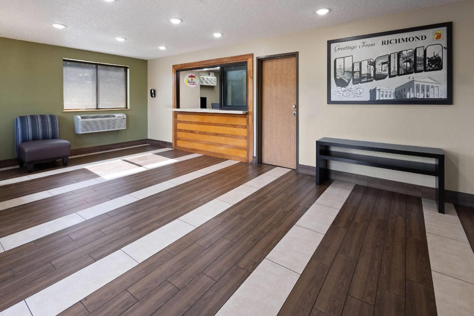 Super 8 By Wyndham Richmond Midlothian Turnpike Hotel in Richmond