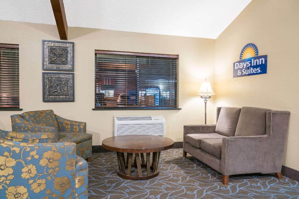 Days Inn & Suites by Wyndham Baxter Brainerd Area Hotel in Brainerd