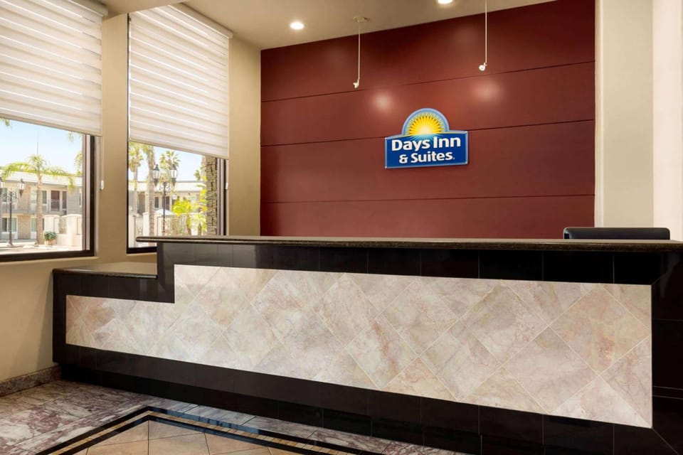 Days Inn & Suites by Wyndham Anaheim At Disneyland Park Hotel in Anaheim