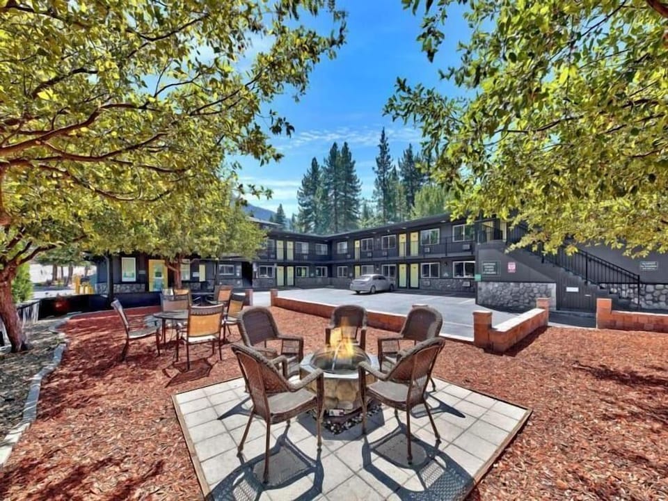 Heavenly Inn Lake Tahoe Hotel in South Lake Tahoe