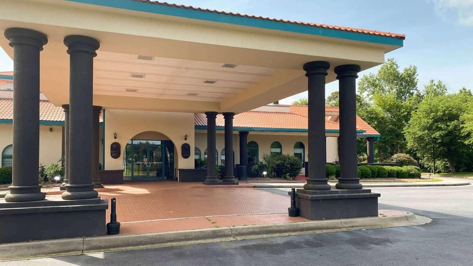 Motel 6 Savannah, GA - Gateway & I-95 Hotel in Savannah