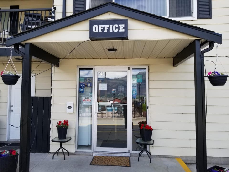 Osoyoos Lakeview Inn & Suites Motel in Osoyoos
