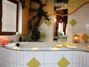 Hot tub