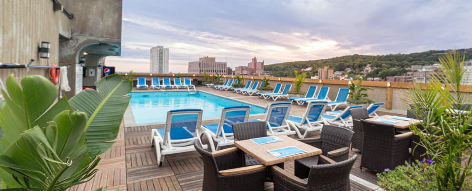 Hôtel Le Cantlie Suites Hotel in Montreal