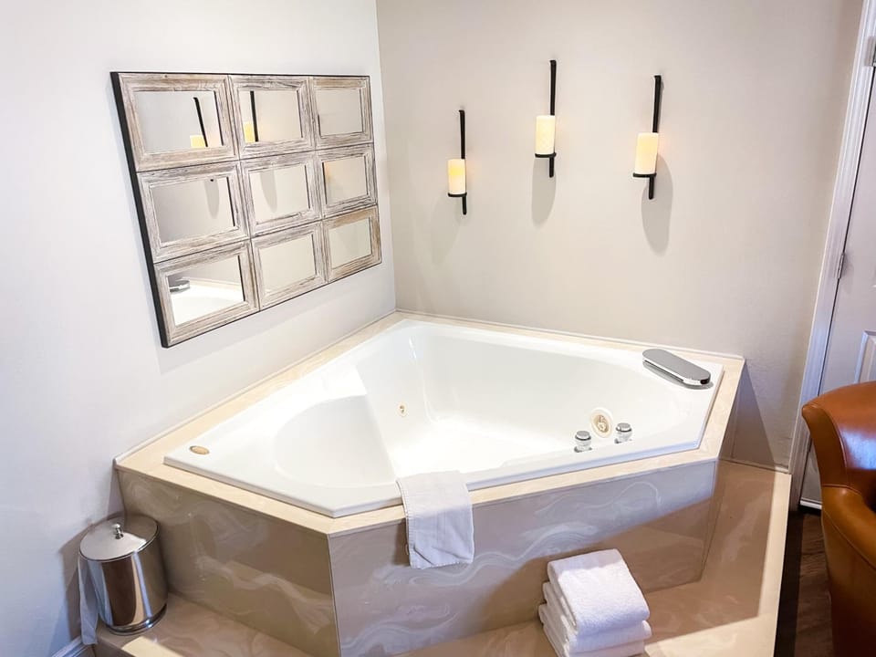 PINEMARK Inn | Suites | Events Hotel in Missouri