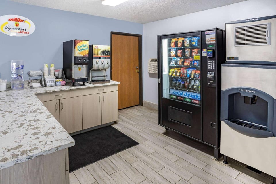 Super 8 By Wyndham Johnstown/Gloversville Hotel in Capital District, NY, USA
