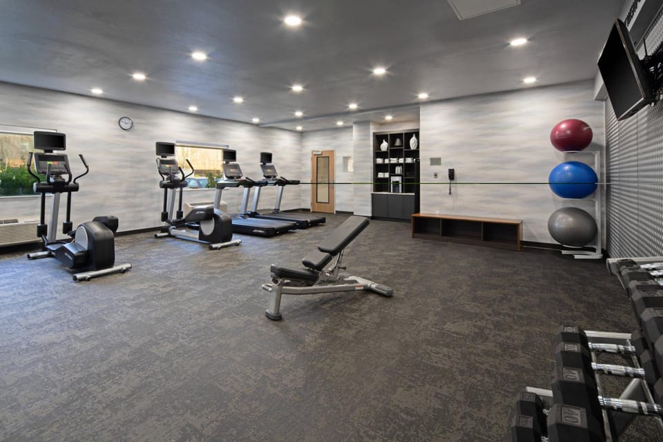 Fairfield by Marriott Inn & Suites Seattle Sea-Tac Airport Hotel in Des Moines