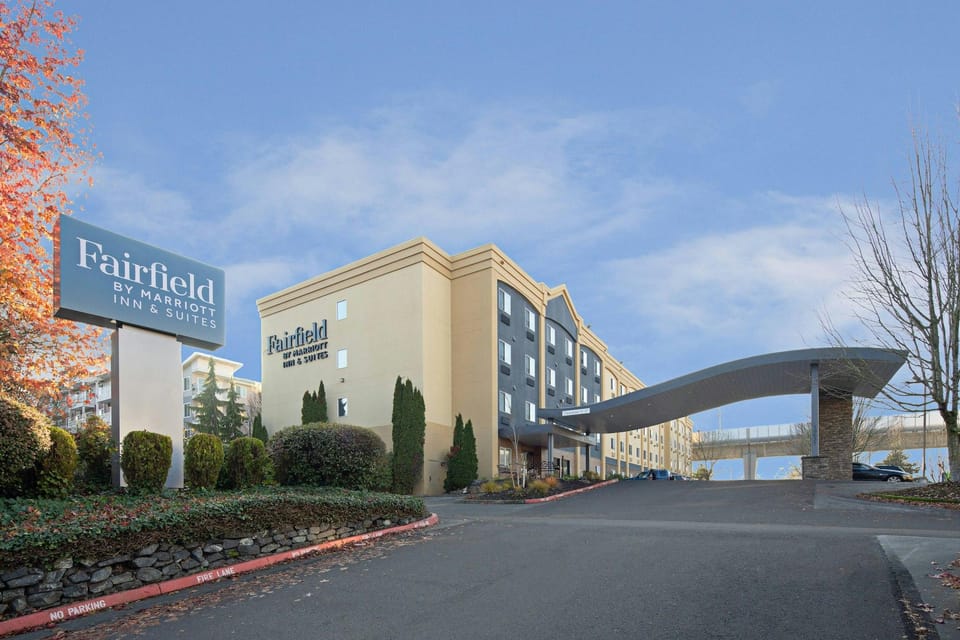 Fairfield by Marriott Inn & Suites Seattle Sea-Tac Airport Hotel in Des Moines