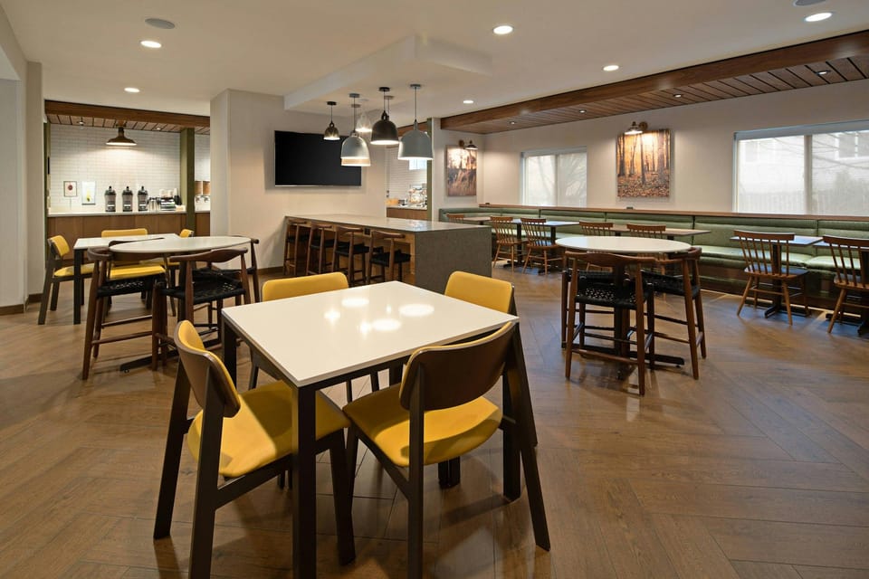 Fairfield by Marriott Inn & Suites Seattle Sea-Tac Airport Hotel in Des Moines