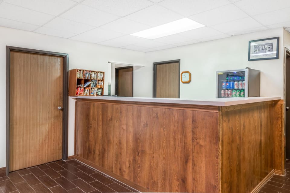 Super 8 By Wyndham Marshall Hotel in Indiana