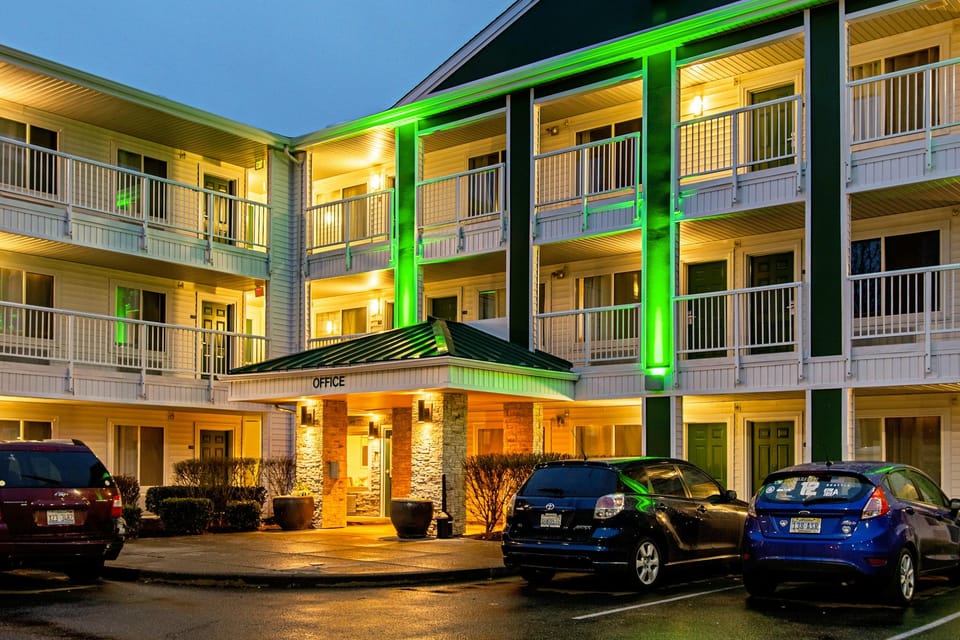 HomeTowne Studios Tacoma - Puyallup Hotel in Puyallup