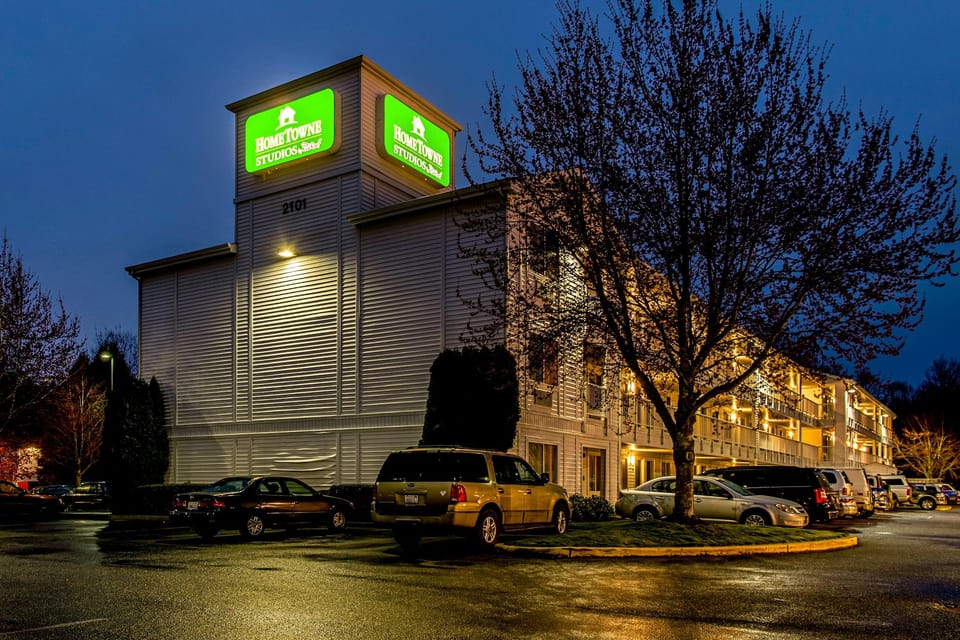 HomeTowne Studios Tacoma - Puyallup Hotel in Puyallup