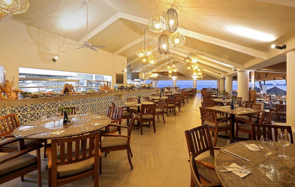 Emporio Ixtapa - Optional All Inclusive Hotel in Ixtapa Zihuatanejo
