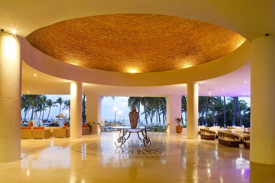 Emporio Ixtapa - Optional All Inclusive Hotel in Ixtapa Zihuatanejo
