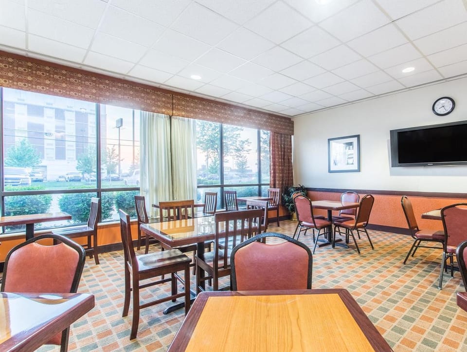 Baymont by Wyndham Cincinnati Hotel in Sharonville