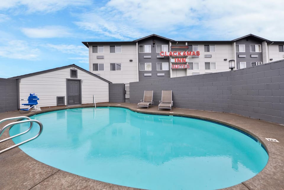 Clackamas Inn and Suites Hotel in Clackamas