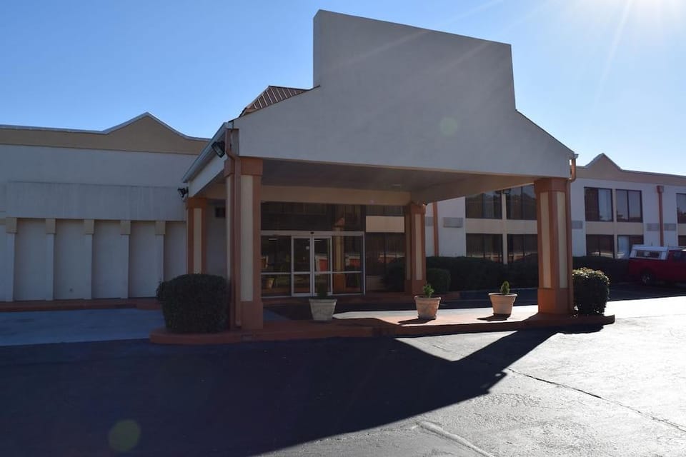 Econo Lodge Stone Mountain Motel in Tucker