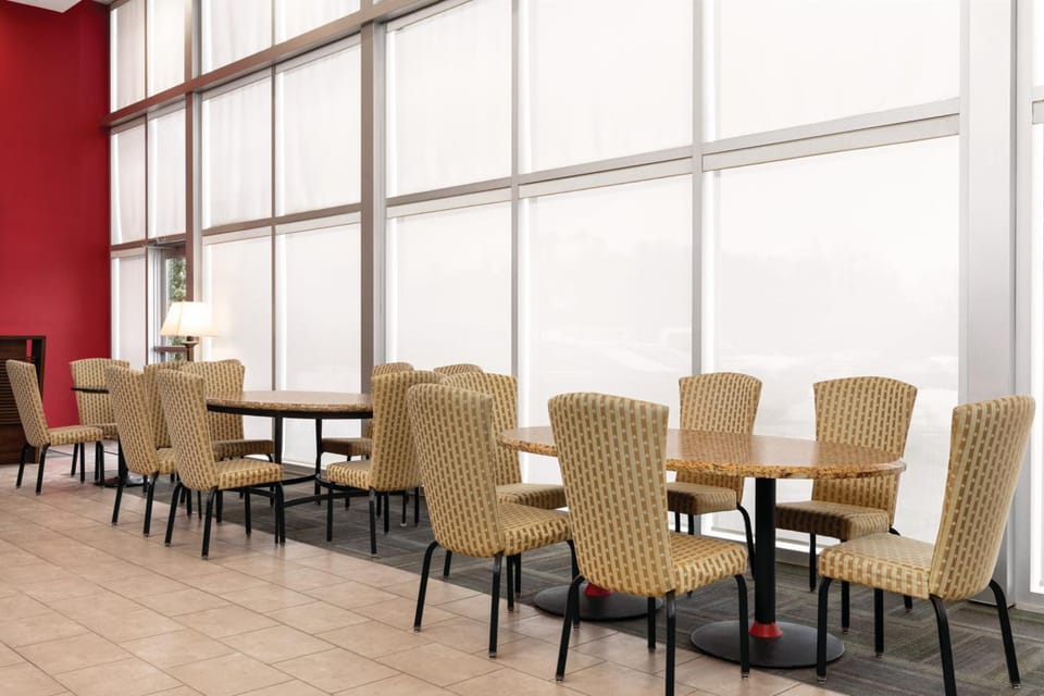 Travelodge by Wyndham Richmond Hill Hotel in Richmond Hill